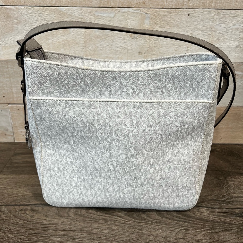 Michael Kors Jet Set White Messenger/Crossbody Bag - Picture 2 of 4